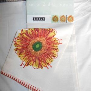 Vintage rare 2 piece embroidered sunflower towels